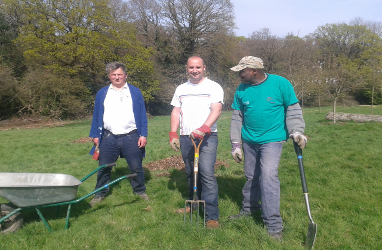 Picture of volunteers working in the park